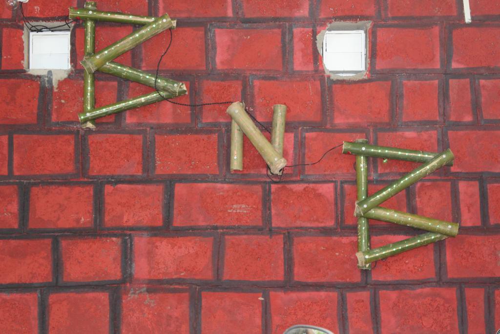 Bricks And Bamboo Hostel Anjuna Exteriör bild