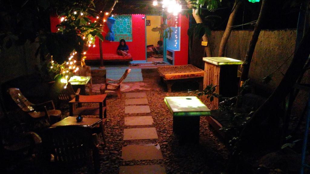Bricks And Bamboo Hostel Anjuna Exteriör bild