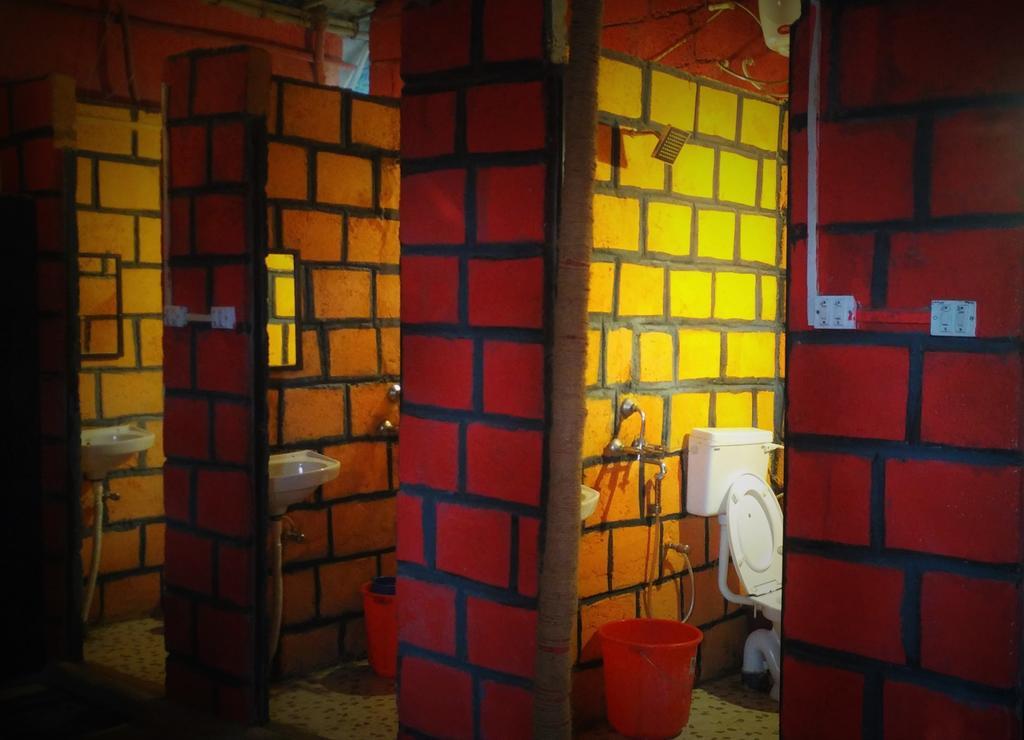 Bricks And Bamboo Hostel Anjuna Exteriör bild
