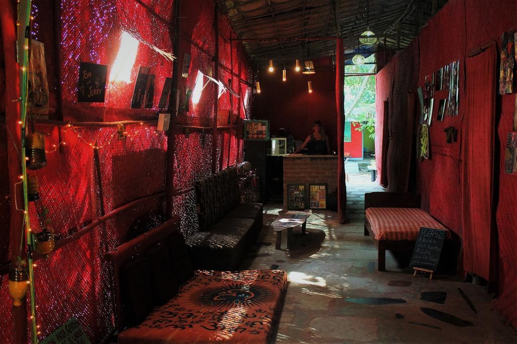 Bricks And Bamboo Hostel Anjuna Exteriör bild